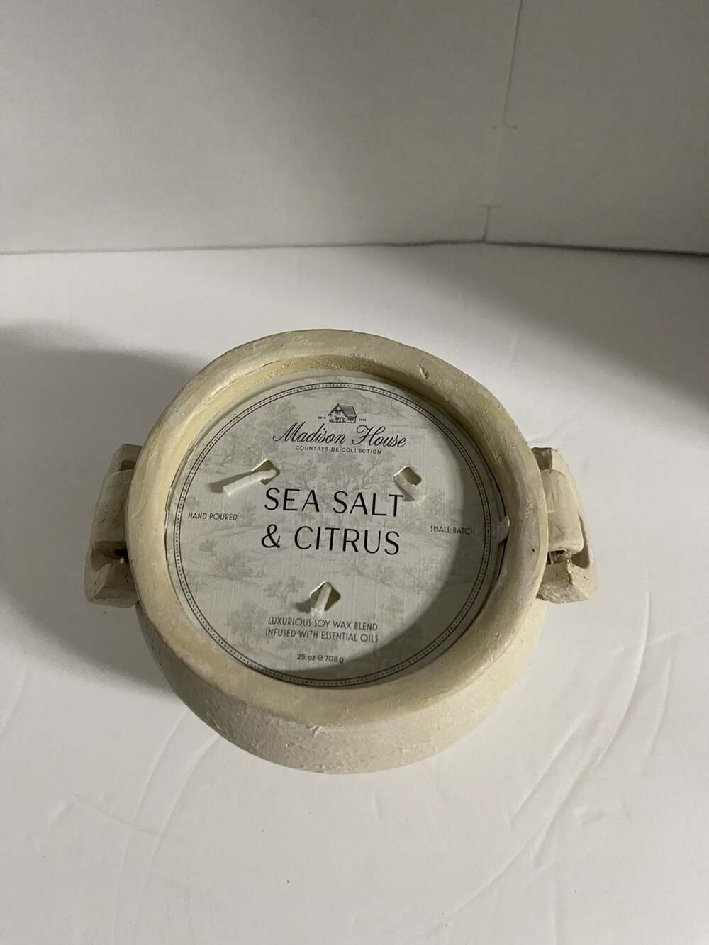 Madison House Countryside Collection Sea Salt & Citrus 25 oz Soy Wax Candle in R